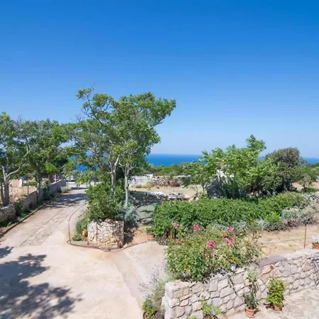 Hilltop Oasis * Lussingrande